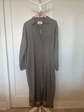 City Collection Buttoned Shirt Dress